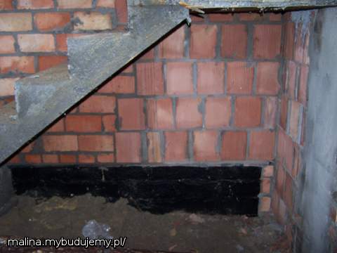 tu będzie schowek pod schodami