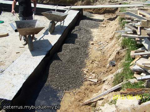 Przygotowania pod drenaż zewnętrzny garażu