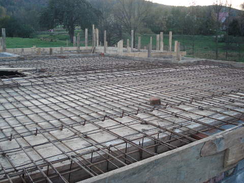 zbrojenie stropu nad piwnicą, dom tylko częściowo podpiwniczylismy