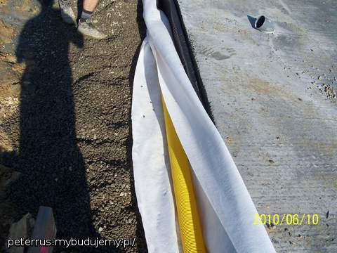 Owijanie rury geowłókniną