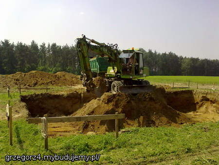 Operator koparki w 6 godzin miał wszystko wykopane