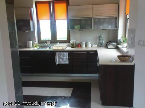 pomarańczowe rolety  w kuchni