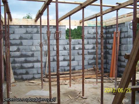 Szalowanie stropu w piwnicy