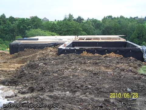 Stan końcowy obsypywania przed domem na dzień 28.06.2010