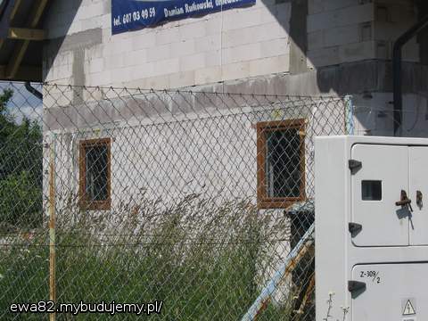 A tu okna w garażu i kotłowni.