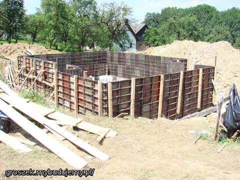 Szalunek na sciany piwnic.