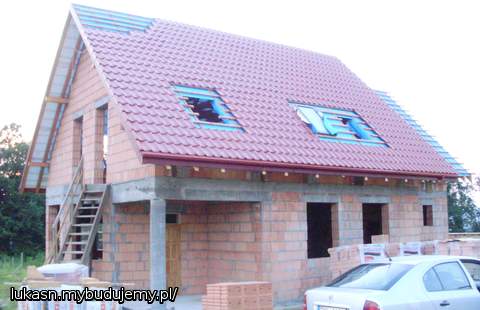 dach prawie w calosci
