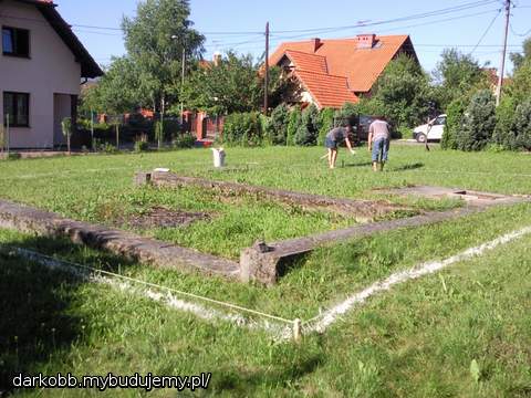 wytyczanie wapnem, koparka juz sie grzeje ;)