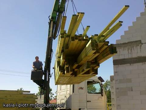 przywieźli więźbę dachową