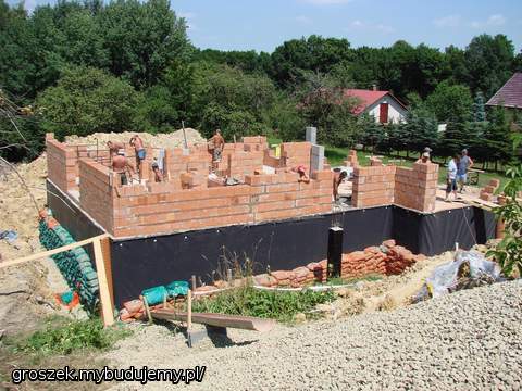 Sciany parteru pna sie do gory.