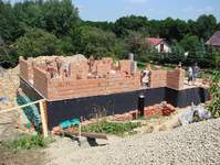 Sciany parteru pna sie do gory.