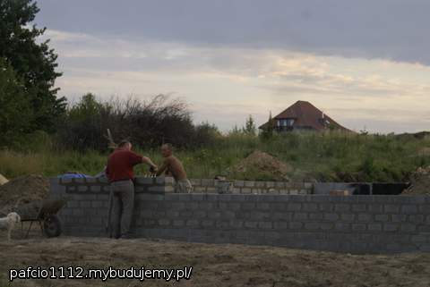 w czwartek po 20-tej poległ ostatni betonit na fundamencie