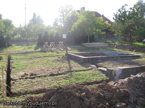 Wykopane i ziemia usunieta z frontu :)