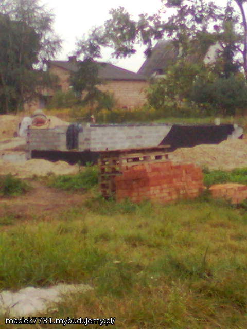 fundamenty i piwnica z izolacja przeciwwilgociową