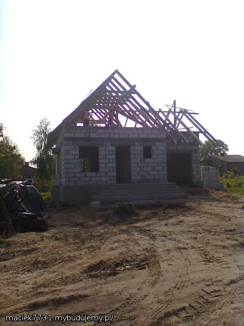 sciany z czescia dachu