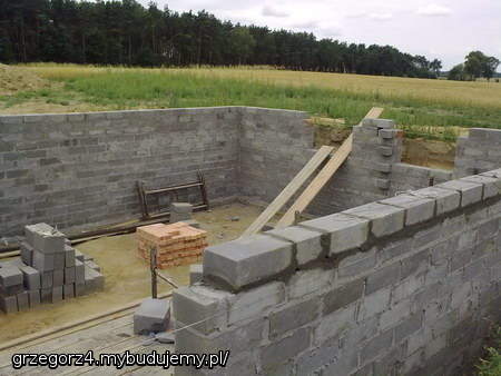 Piwnica nabiera kształtów