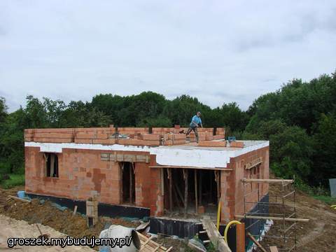 Powstaja sciany poddasza