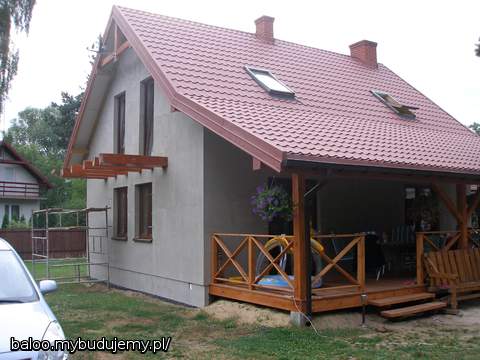 Widok boczny z tarasem - po ociepleniu budynku (szaro się zrobiło - na razie)