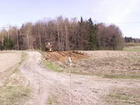 Wpierw przyjechała mała koparka ...