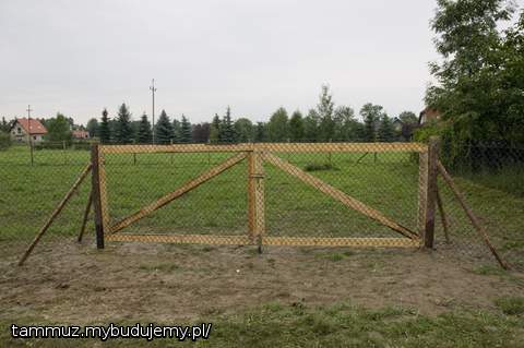 brama w całej rozciągłości