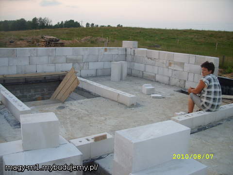 MAMUSIA LUBEGO SIEDZI I PALI;) JESZCE MOZE ,ALE POTEM MOZE ZAPOMNIEC O PALENIU U NAS .. NIE NAWIDZE SMRODU FAJEK;:( WRR