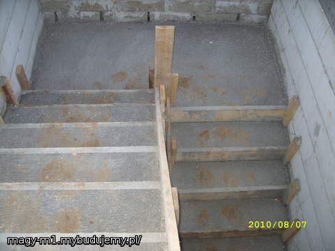 SCHODY DO CIEMNEJ PIWNICY:)