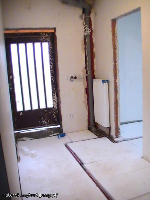 Korytaz z drzwiami tymczasowymi;)