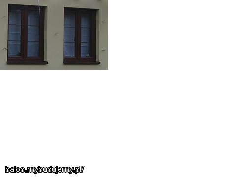 Okiennice - na razie czekam na wycenę - przez stolarza. Raczej nie uda się zamocowac okiennic do już przygotowanych śrub (jak na zdjęciu) i trzeba będzie obudowac drewnem otwory (taka jakby futryna) - ale moze będzie to miało swój urok. Okiennice ozdobne jak dobrze pójdzie - będą przed świętami  - ale na razie tylko na tarasie :-).