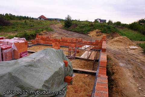 trzeci dzień murowania. CDN.