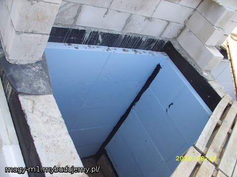 POD WEJSCIEM DO DOMKU