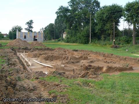 04-08-2010 - Wykop pod fundamenty