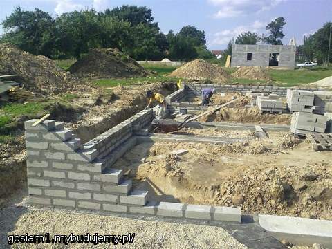 10-08-2010 - Murowanie bloczków