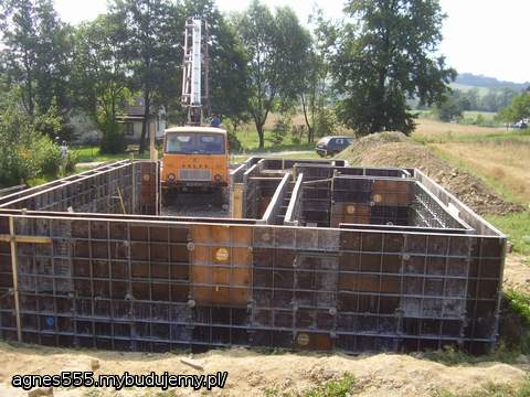 szałowanie ścian piwnicy