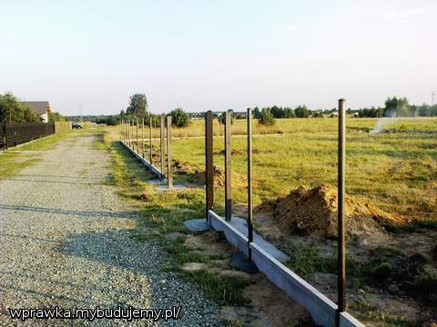 ogrodzenie działeczki w budowie ...
