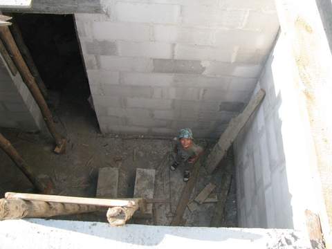 Tu będą schody - a teraz nasz synek widziany z góry :)