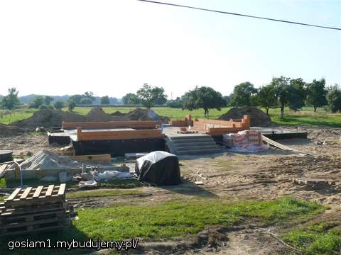 21-08-2010 - stawiamy ściany