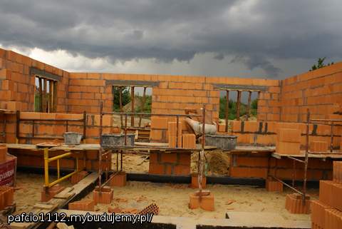 tak się nagle zachmurzyło, szaro-sine ciężkie niebo