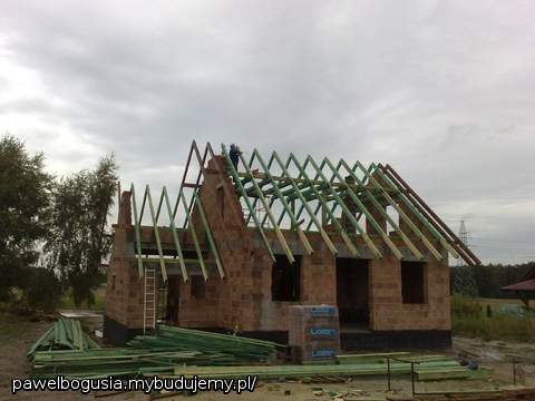 Więźba prawie gotowa.