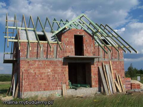 7 - u góry okno balkonowe z łazienki, na dole będzie okno z jadalni