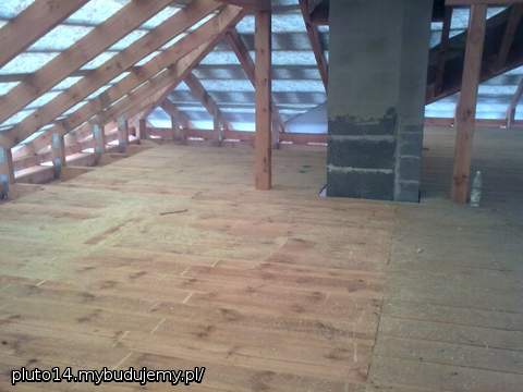 Strych - komin, podłoga z desek 3,2 cm