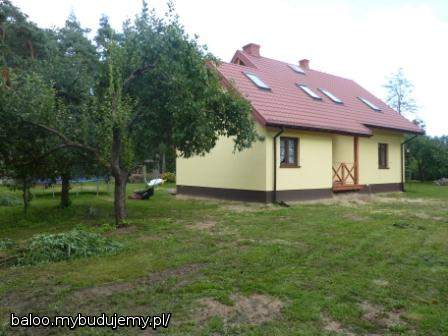 widok boczny od wejścia głównego