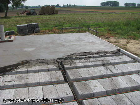 W trakcie zalewania stropu