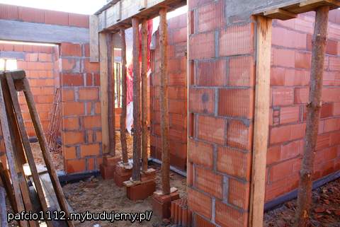 koniec korytarza i od lewej: sypialnia, pokój dziecięcy, niewidoczna łazienka, pokój gościnny