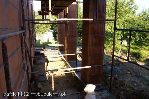 ganek, kolumny będą oszlifowane tak jak w projekcie