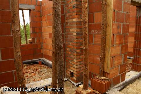 dodatkowy komin zrobiliśmy tak na wszelki wypadek gdyby zima pozbawiła nas prądu