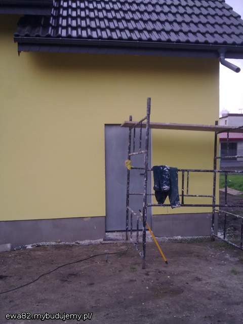 Tu drzwi do kotłowni.