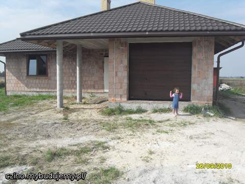 domek - w środku tynki i elektryka zrobiona  czas na centralne