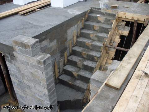 Piwnica -schody.
