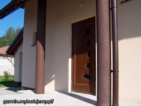 filary przed wejsciem