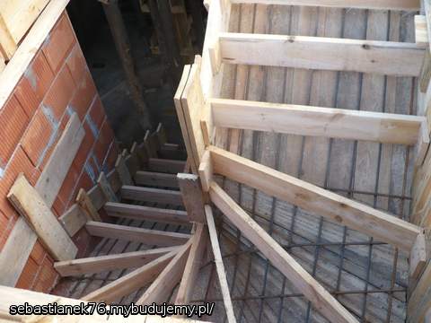 Zbrojenie schodów - sierpień 2010